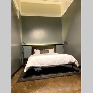 https://3e-renovated-5-min-to-upmc-shadyside-sleeps-6.hotels-in-pittsburgh.com