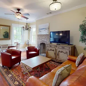 https://brand-new-listing-heated-pool-access-great-location-one.top-hotels-in-savannah.com