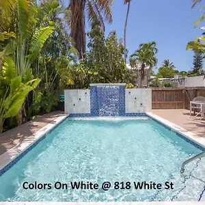https://colors-on-white.hotels-in-key-west.com
