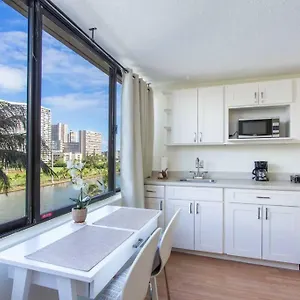 https://hawaiian-monarch-upgraded-modern-studio.hotelsinhawaii.org